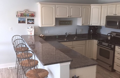 North Wildwood Condominio | Cuatro dormitorios / 3 baños condominio de dos niveles para 10 personas cómodamente