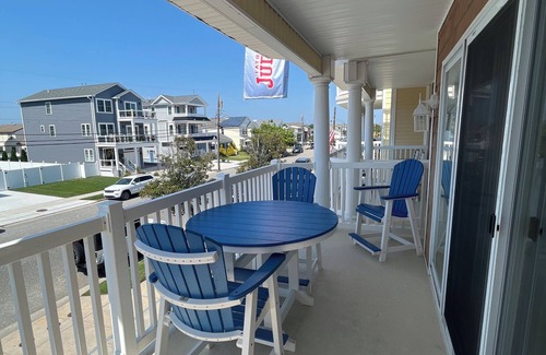North Wildwood Condominio | Cuatro dormitorios / 3 baños condominio de dos niveles para 10 personas cómodamente