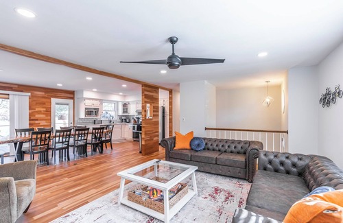 Lexington Casa | 4BR 3bath 9 beds! Pool, hot tub, movie room, basketball court, oasis in LEX