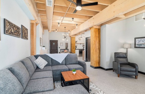 Central Hillside Condominio | 4BR 4 BA Amazing Luxury Suite