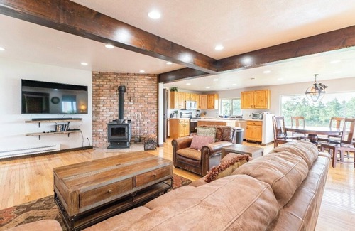 Colorado Springs Casa | 4BR 4BA multi-family with multiple outdoor & indoor living spaces, hot tub, BBQ.