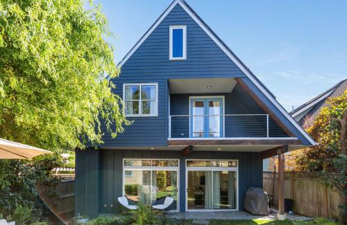 Queen Anne Casa | 4BR 4BA The Gardens at Queen Anne