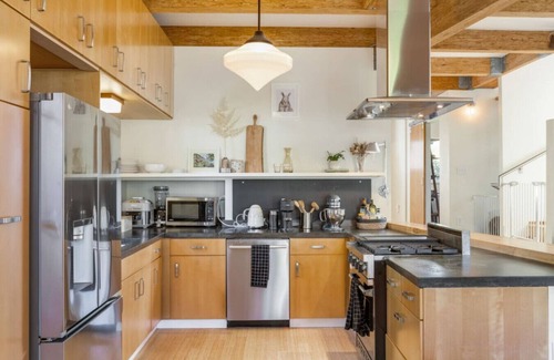 North Queen Anne Casa | 4BR 4BA The Gardens at Queen Anne