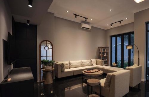 Binh Thanh Villa | 4br 4ba Villa w Outdoor BBQ Pickleball Party