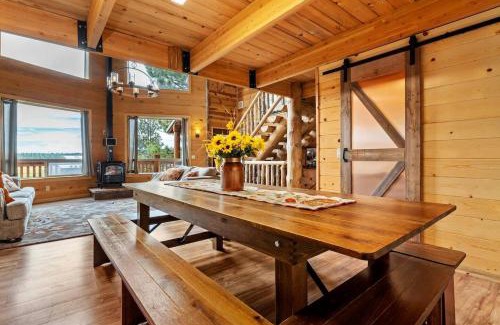 Meadow View Heights Casa | 4BR Cabin with Game Room & Fire Pit Sleeps 13