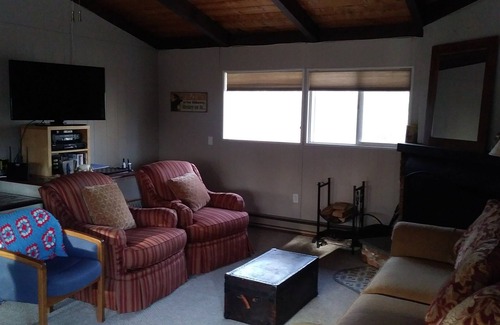 Wardsboro Casa | 4BR Chalet Between Mt. Snow & Stratton, Sleeps 10, Fireplace, Clubhouse w/ Pool