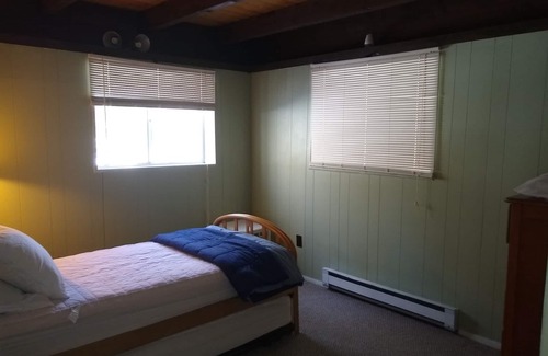 Wardsboro Casa | 4BR Chalet Between Mt. Snow & Stratton, Sleeps 10, Fireplace, Clubhouse w/ Pool