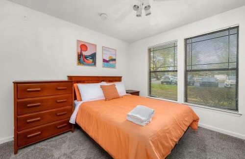 Bearss Plaza Apartamento | 4BR Condo with Pool and Gym Long Term Stays Allowed