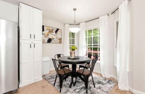 Lawrenceville Casa | 4BR Cozy Family Retreat Near Mall of GA, Near Lake Lanier - Sleeps 10