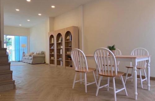 Bang Khen Apartamento | 4BR Cozy House with Local Views and Cafes