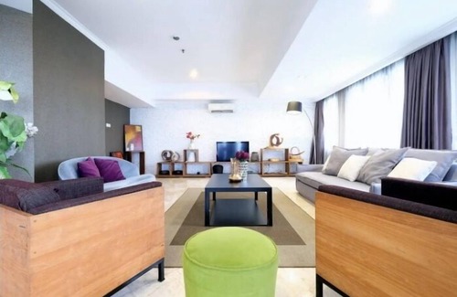 Tanjung Duren Utara Apartamento | 4BR Cozy Tropical Retreat Penthouse
