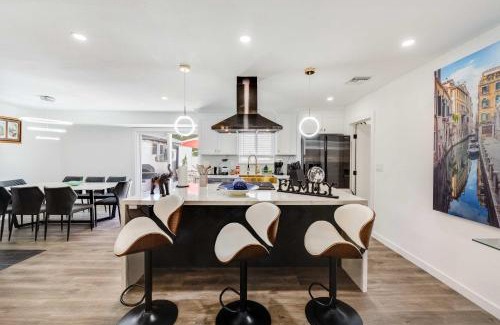Thousand Oaks Casa | 4BR Escape - Mtn Views Private BBQ