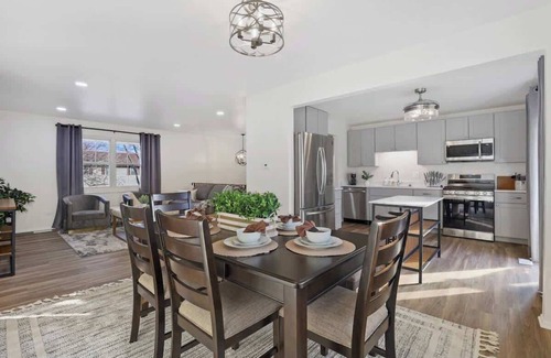 Forestview Casa | 4BR Family Home w/ Great Light | LCP Collection