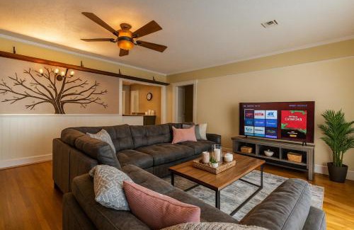 Fullerton Casa | 4BR Fullerton Retreat - Private Backyard