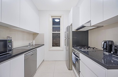 Crows Nest Apartamento | 4BR Gem in Central Crows Nest