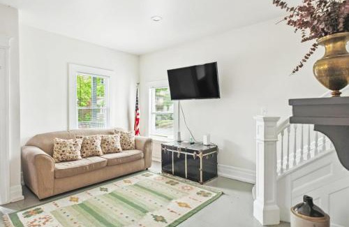 Detroit Casa | 4BR Gem in Detroit North End Downtown Nearby
