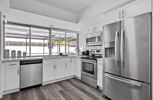 Miramar Casa | 4BR Getaway + Pool + Game Room, 18-mins to Ocean