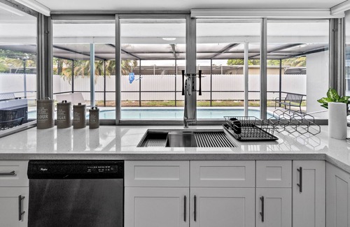 Miramar Casa | 4BR Getaway + Pool + Game Room, 18-mins to Ocean