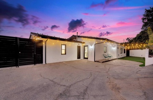 Los Angeles Casa | 4BR Hilltop Oasis w/ Pool, Views by Universal
