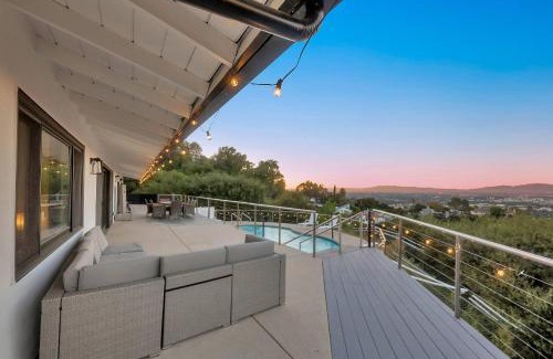 Los Angeles Casa | 4BR Hilltop Villa by Universal Studios with Pool and Amazing Views