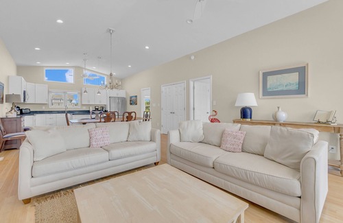 The Point Casa | 4BR Home at the Point! 2nd Row from beach