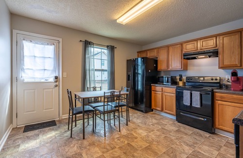 Cartersville Casa | Midweek Saver! 4BR Retreat Close to Downtown