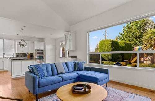 Sammamish Casa | 4BR House in Sammamish w/Office