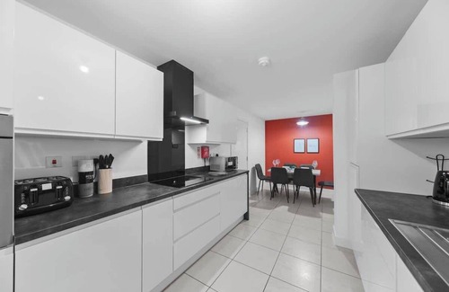 Killingbeck Casa | 4BR Leeds Home Perfect for Long Stays Free Parking