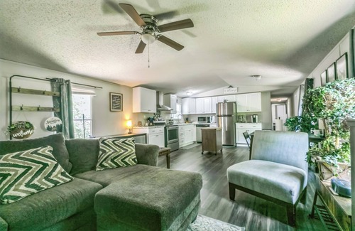 Simpsonville Casa | 4BR mobile home w/Hot Tub,Fire pit,gas BBQ AC, WiFi in Simpsonville by Hospital