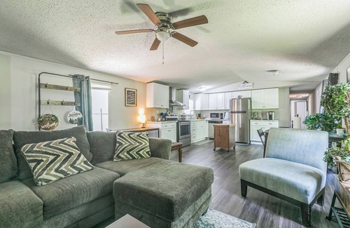 Simpsonville Casa | 4BR mobile home w/Hot Tub,Fire pit,gas BBQ AC, WiFi in Simpsonville by Hospital