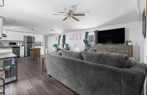 Simpsonville Casa | 4BR mobile home w/Hot Tub,Fire pit,gas BBQ AC, WiFi in Simpsonville by Hospital