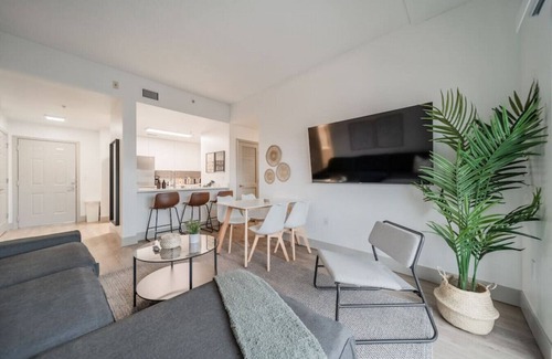 Third Ward Apartamento | Modern 4BR 3 Kings Uptown Free Parking