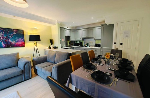 Ormeau Casa | 4BR Modern Ormeau House