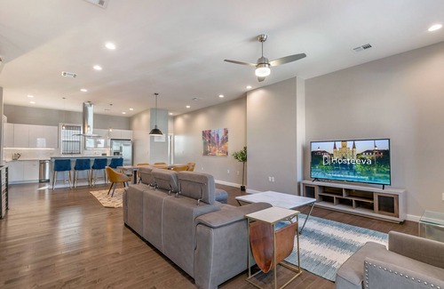 Mid-City Condominio | 4BR Modern Townhouse in Mid City