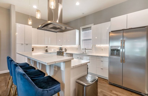 Mid-City Condominio | 4BR Modern Townhouse in Mid City
