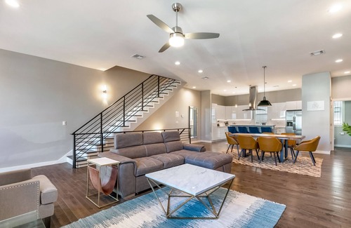Mid-City Condominio | 4BR Modern Townhouse in Mid City