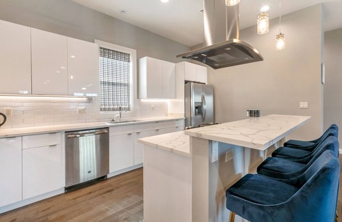Mid-City Condominio | 4BR Modern Townhouse in Mid City