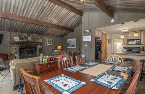 Ludlow Cabina | Charming Retreat with Okemo Mountain Views