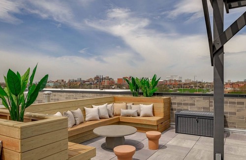 Pilsen Apartamento | 4BR Near downtown w/Rooftop lounge