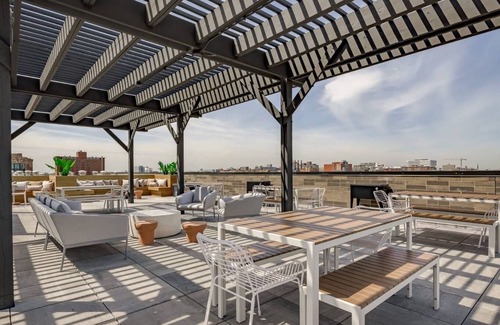 Pilsen Apartamento | 4BR Near downtown w/Rooftop lounge