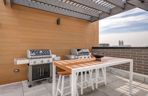 Pilsen Apartamento | 4BR Near downtown w/Rooftop lounge