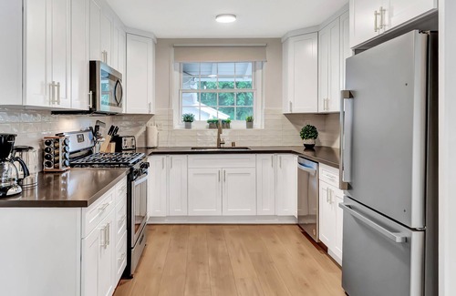 Winnetka Casa | 4BR Oasis House W/ Pool & 2 car garage