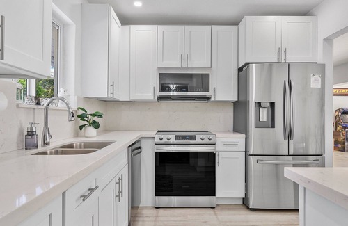 North Miami Casa | 4BR Oasis w/heated pool & arcade! Pet friendly, groups, couples & families!