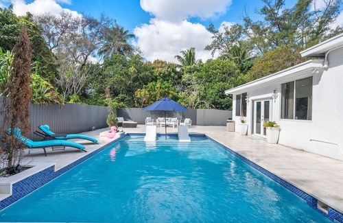 North Miami Casa | 4BR Oasis w/heated pool & arcade! Pet friendly, groups, couples & families!