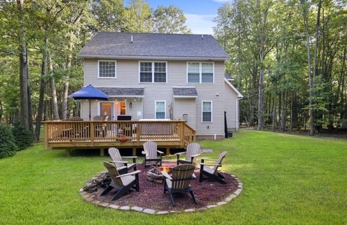 Pocono Summit Casa | 4BR Oasis w/ Hot Tub, Sauna, Game Room & Firepit