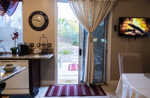 Sunrise Manor Casa | 4Br Perfect 3,000 SqFt HOUSE 5st