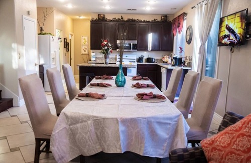Sunrise Manor Casa | 4Br Perfect 3,000 SqFt HOUSE 5st