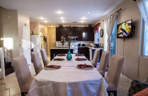 Sunrise Manor Casa | 4Br Perfect 3,000 SqFt HOUSE 5st