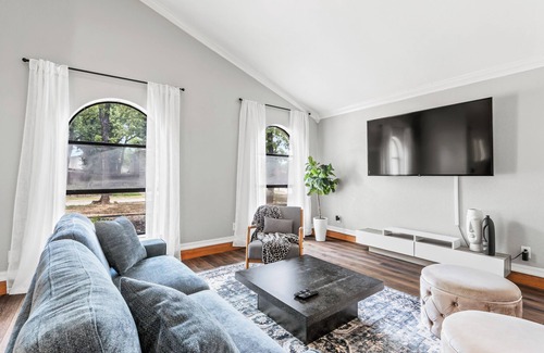 Bedford Casa | 4BR+Ping Pong+2500 sq ft