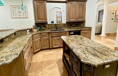 Oak Casa | 4BR~Private Pool and Hot Tub~5 miles to beach~1 mile to Sportsplex, Close to OWA
